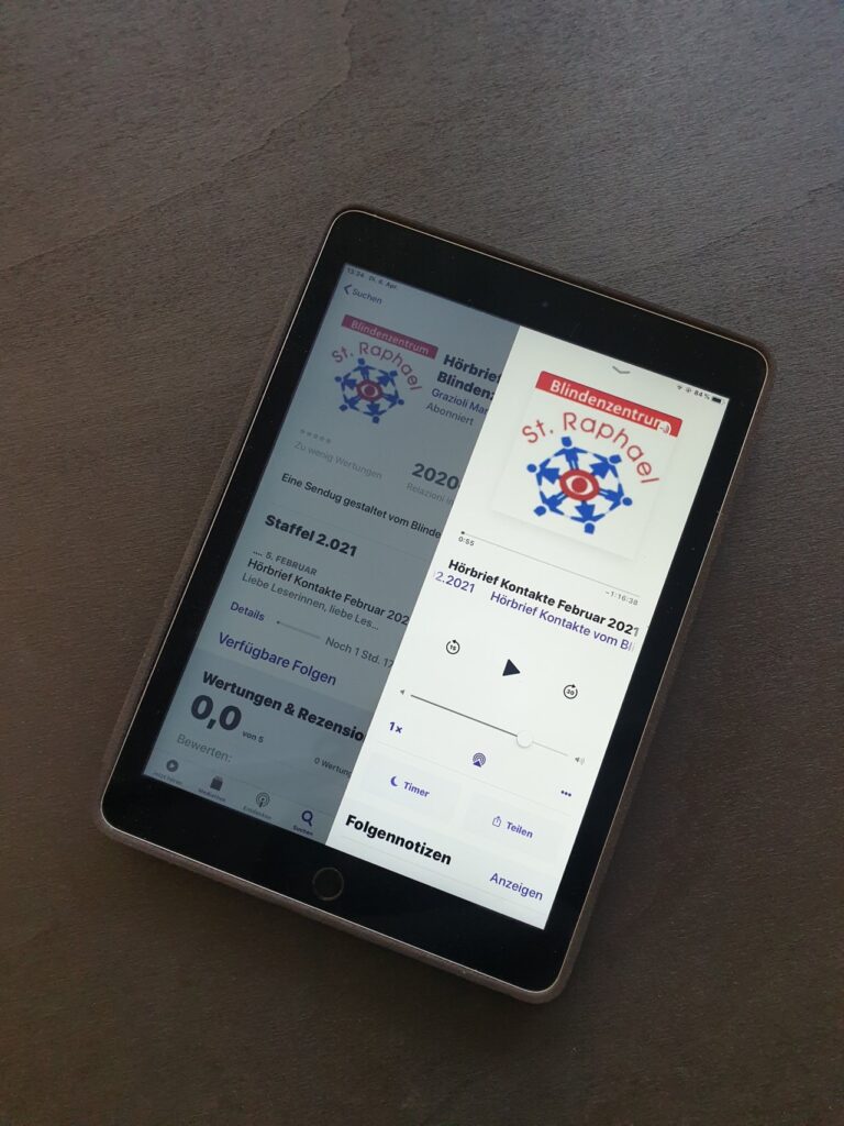 Ein Tablet zeigt eine abgespielte Hörbuch-App mit dem Titel „Hörbrief Kontakte Februar 2021“ des Blindenzentrums St. Raphael.